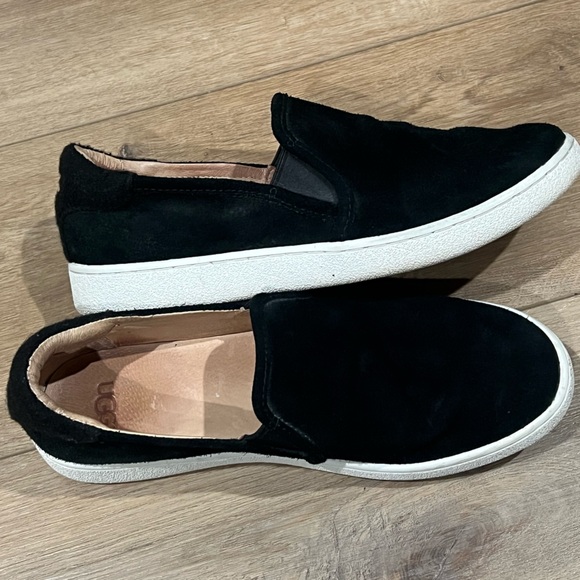 UGG Cahlvan Black Suede Slip-On Sneakers with Sherpa Detail Women’s size 8 - Picture 7 of 8
